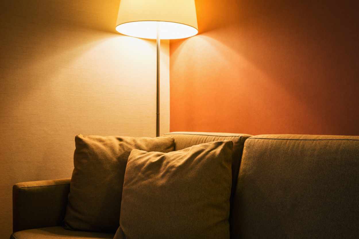 Bollette luce sempre più care? Il costo nascosto che pesa 300€