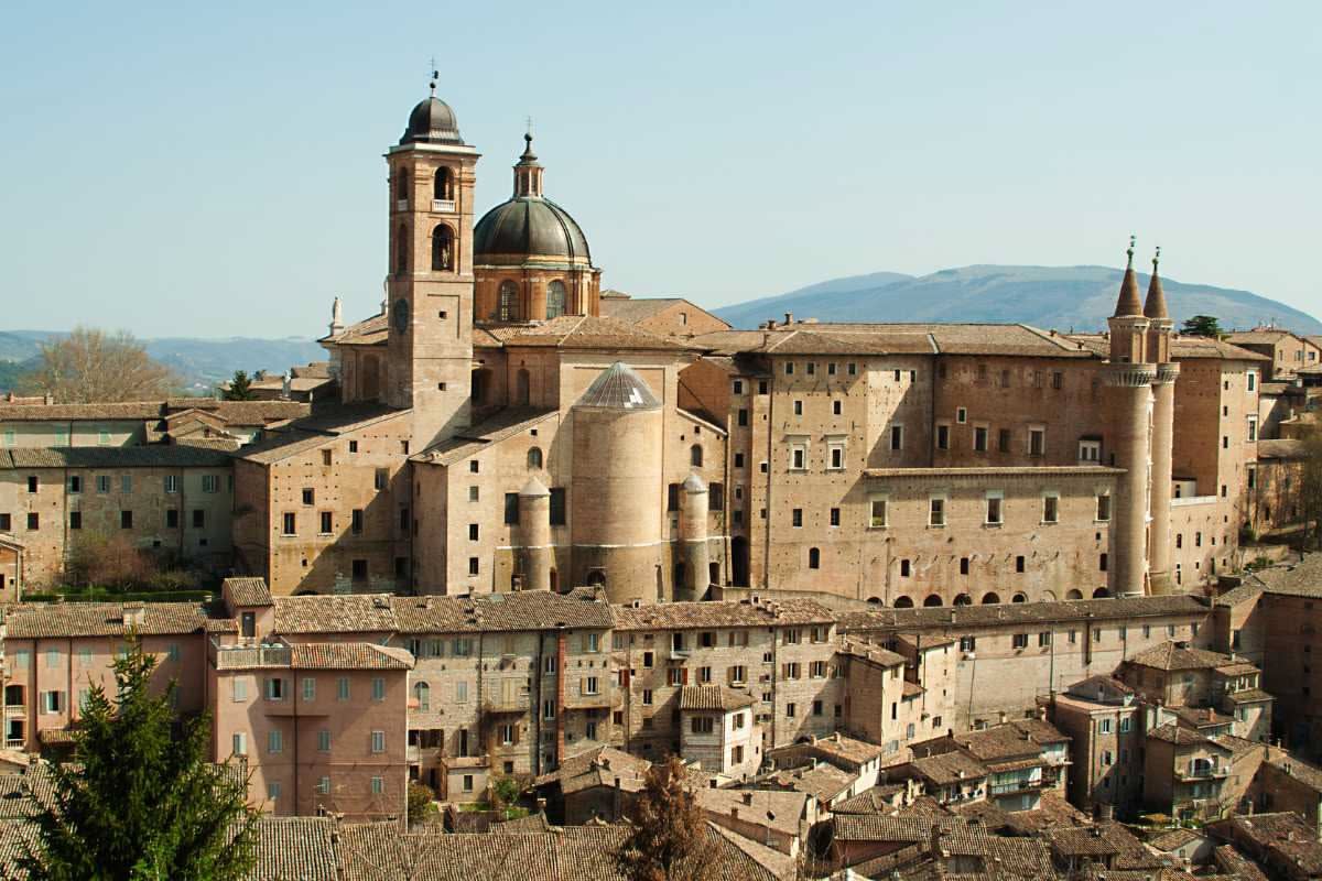 Urbino, dove il Rinascimento disegnò la città perfetta