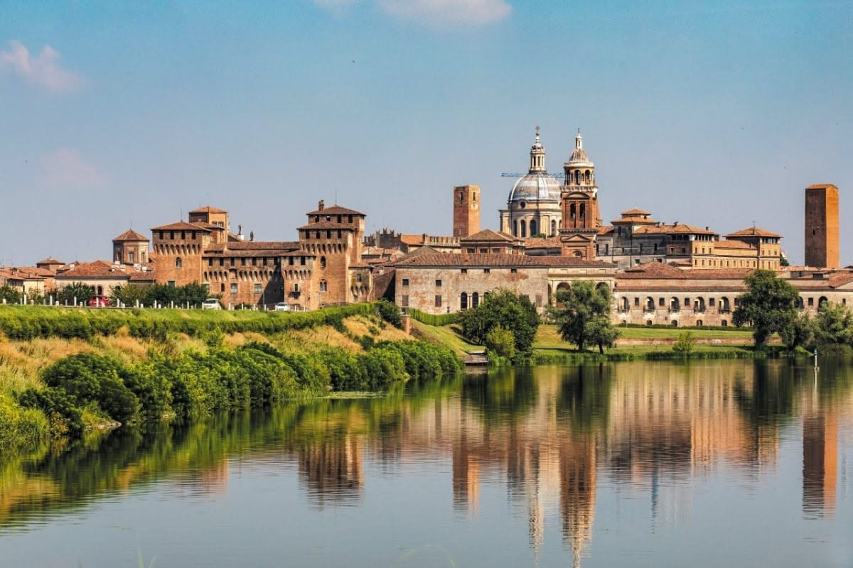 Mantova: la città dei Gonzaga tra splendore e realtà contemporanea