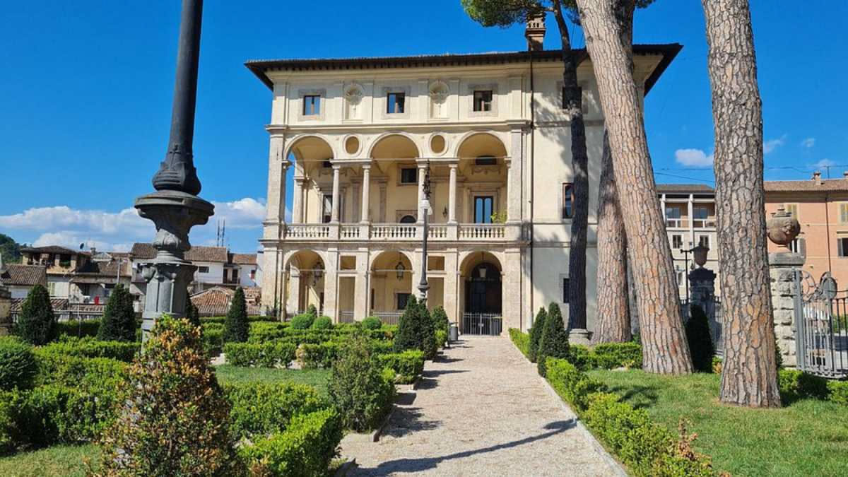 Villa Litta Modignani a Milano: il barocco che respira tra i palazzi
