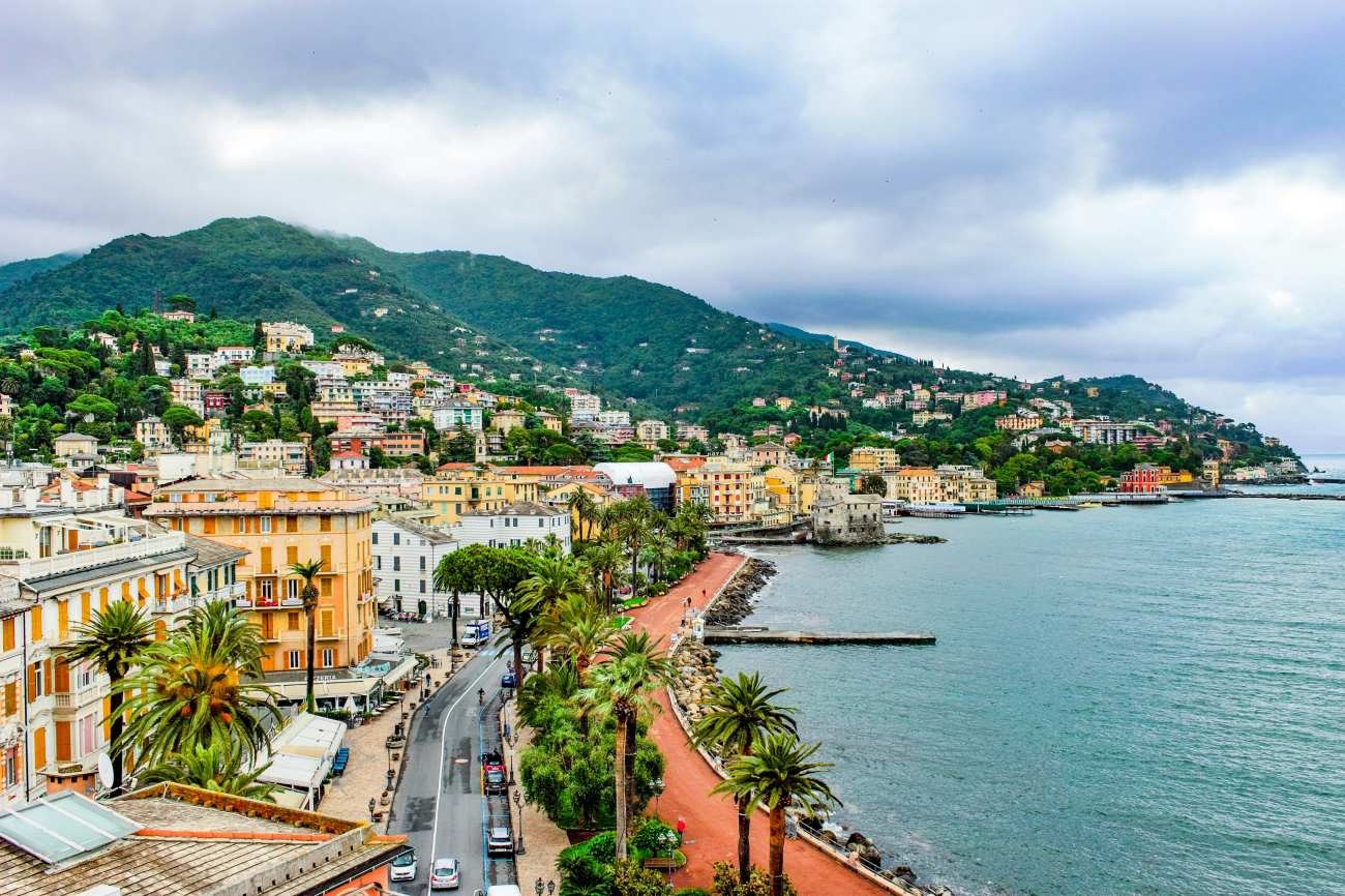 Qual è la città italiana dove trovi un giardino sul mare con palme, magnolie e araucarie
